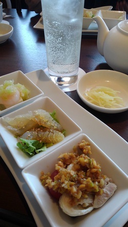 京鼎楼 三種の冷菜盛り合わせ 京鼎楼 三種の冷菜盛り合わせ
