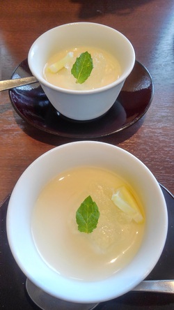京鼎楼 杏仁豆腐 レモンジュレ掛け 京鼎楼 杏仁豆腐 レモンジュレ掛け