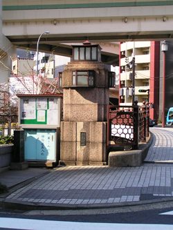 横浜の建造物の魅力　親柱　亀の橋