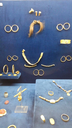 キプロス考古学博物館の金の装身具
