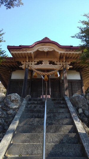 小鹿野町の琴平神社の拝殿by二へドン
