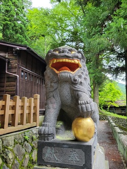 鎮神社の狛犬by二へドン 鎮神社の狛犬by二へドン