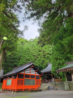 鎮神社の舞台と拝殿by二へドン 鎮神社の舞台と拝殿by二へドン