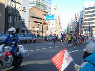 東京マラソン　給水ボランティア