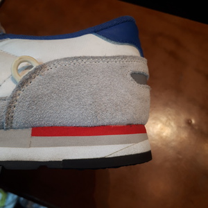 hummel スニーカー カカト修理 hummel スニーカー カカト修理
