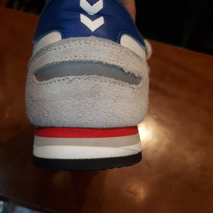hummel スニーカー カカト修理 hummel スニーカー カカト修理