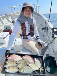 潮が悪くなったので浅場でカンパチ 狙って見ます　皆様同じ位釣れてました　朝勝負　後半真鯛２本 イナダ