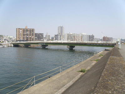 鶴見川の臨港鶴見川橋