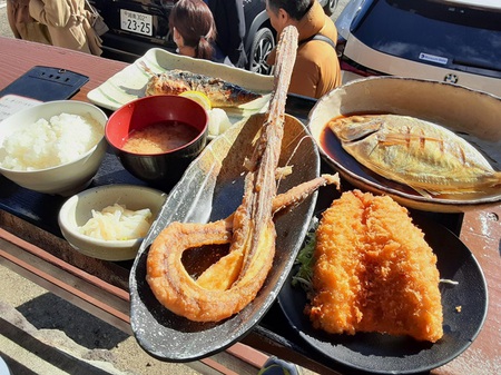 小春日のみなと食堂テラス席