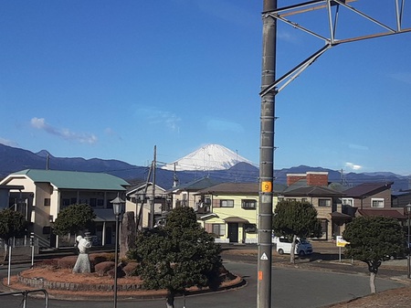 おはようと寒富士も笑む御殿場線