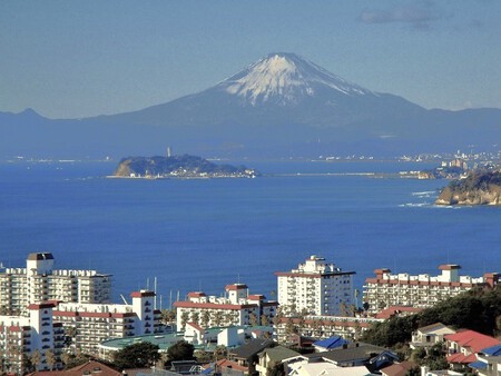 大寒の富士と江ノ島比べ観る