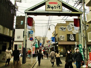 江戸桜仰げば開く笑顔かな