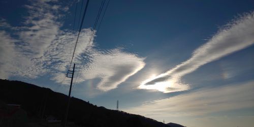 二つの雲の行方を眺めていた朝です。。。
