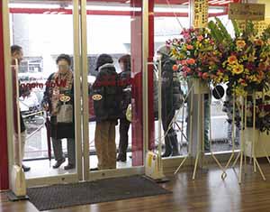 開店をお待ちのお客様